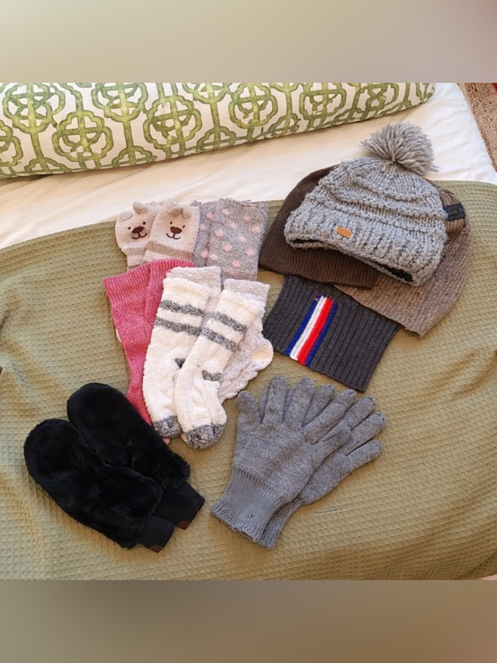 Cozy winter accessories bundle (hats, socks, gloves)